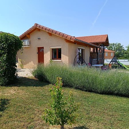 Studio Avec Terrasse Au Calme Jayat Exterior foto